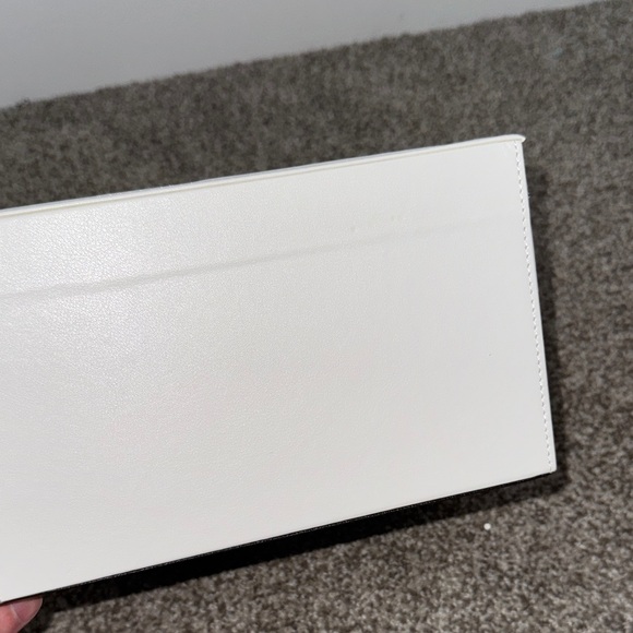 Elegant White Jewelry Organizer Box - Picture 6 of 9